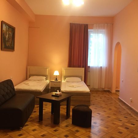 Bloor Hotel Yerevan Bagian luar foto