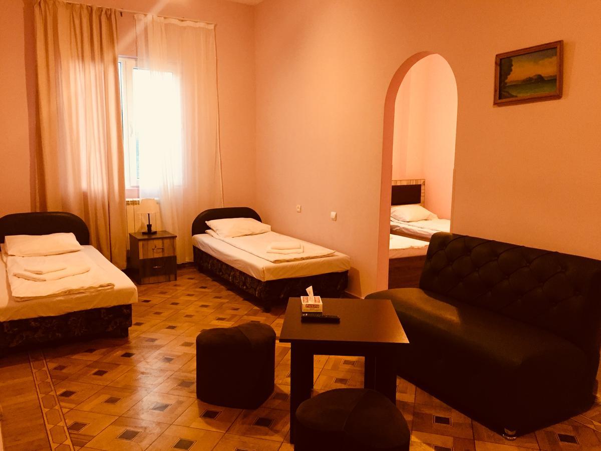 Bloor Hotel Yerevan Bagian luar foto
