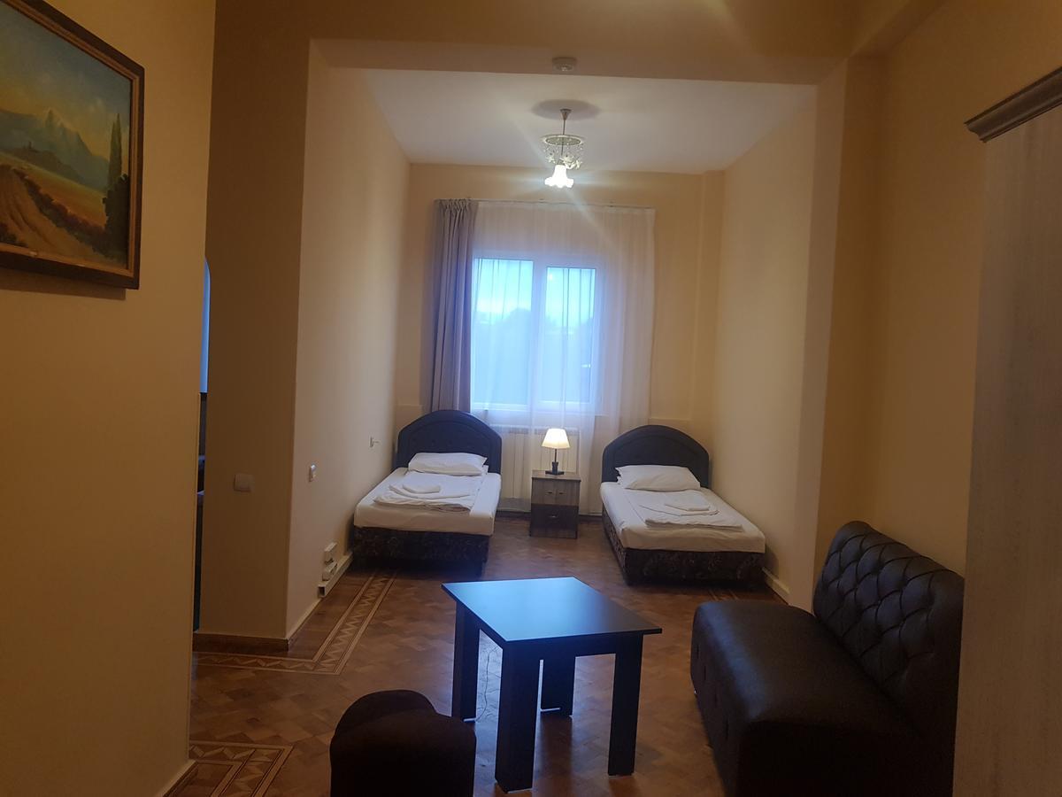 Bloor Hotel Yerevan Bagian luar foto