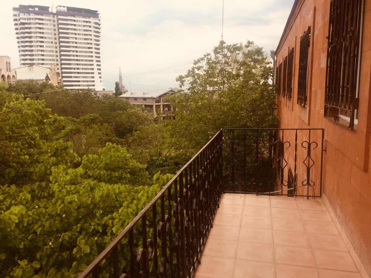 Bloor Hotel Yerevan Bagian luar foto